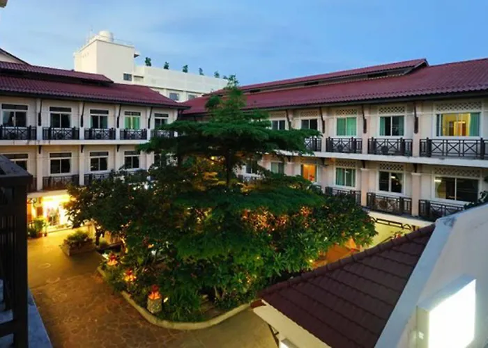 Rambuttri Village Plaza 3*