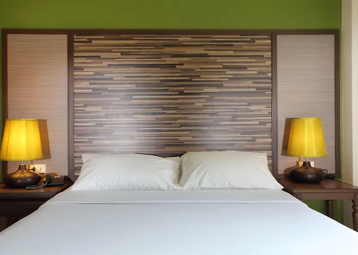 Rambuttri Village Plaza 3*
